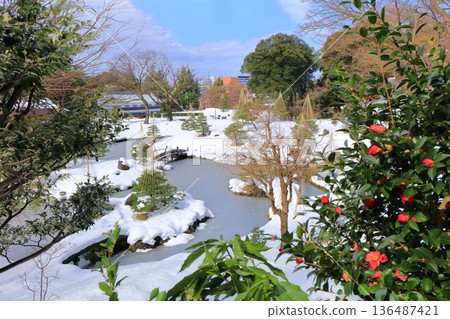 [Ishikawa Prefecture] The Silver-White Kanazawa Castle and Gyokusen'inmaru Garden 136487421