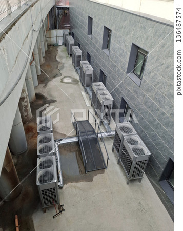Air cooling systems for modern office environments Air cooling systems for modern office environments 136487574
