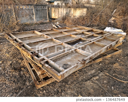 Modular formworks. Metal structures at project site Modular formworks. Metal structures at project site 136487649