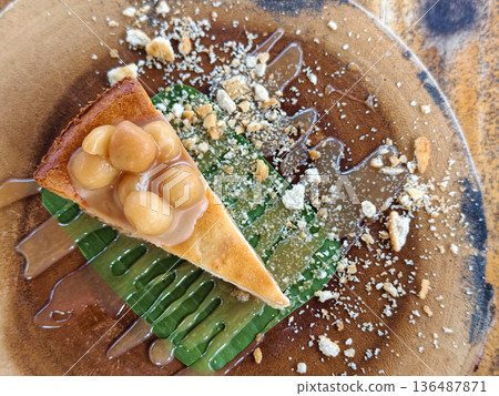 Macadamia cheese cake, dessert 136487871