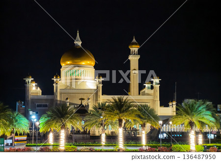 Masjid Omar 'Ali Saifuddien is one of the two state mosque and One of the biggest in Brunei, Bandar seri begawan. Masjid Omar 'Ali Saifuddien is one of the two state mosque and One of the biggest in Brunei, Bandar seri begawan. 136487950