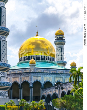 Masjid Jame' Asr Hassanil Bolkiah is the largest mosque in Brunei. 136487958
