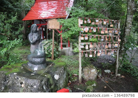Gozanoishi Shrine on the shores of Lake Tazawa on a rainy day, Akita Prefecture, Tohoku 136489798