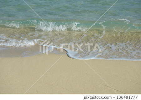 海灘，海浪邊緣 136491777