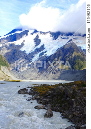 Hike the Hooker Valley Track Hike the Hooker Valley Track 136492106
