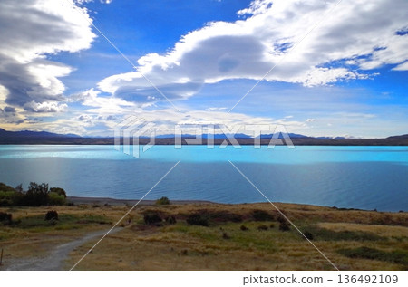 Lake Wanaka in the Otago region of New Zealand's South Island Lake Wanaka in the Otago region of New Zealand's South Island 136492109