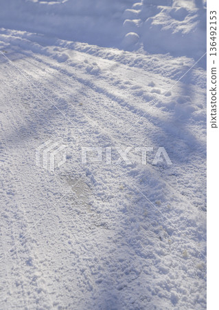 北海道的雪道 136492153