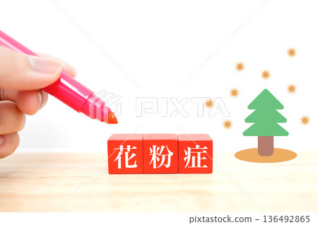 Image material of hay fever and flying pollen. 136492865