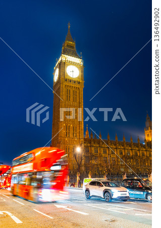 London: Elizabeth Tower and double-decker bus at night London: Elizabeth Tower and double-decker bus at night 136492902
