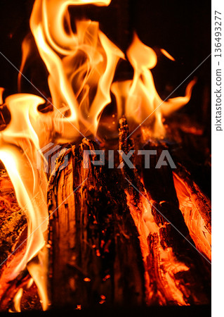 Burning flames, bonfire scene Burning flames, bonfire scene 136493277
