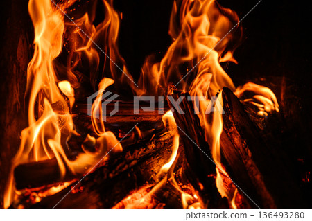 Burning flames, bonfire scene Burning flames, bonfire scene 136493280