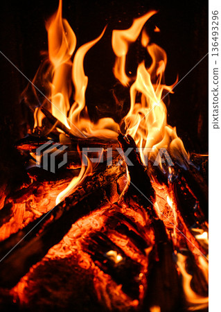 Burning flames, bonfire scene Burning flames, bonfire scene 136493296