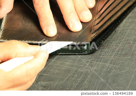 Repairing a wallet with leather craft 136494189