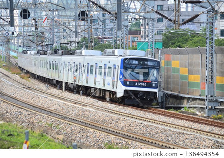 Scenery of the Seoul Metropolitan Subway Line 1 in motion Scenery of the Seoul Metropolitan Subway Line 1 in motion 136494354