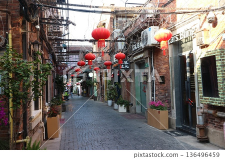 Shanghai Tianzifang streetscape 136496459
