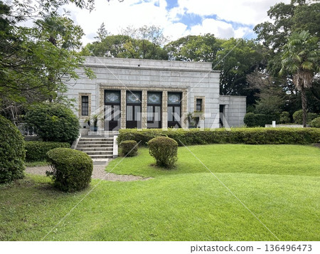 Seien Bunko is located in the former Shibusawa Garden in Oji Asukayama, a theme park adjacent to Oji Station in Kita Ward, Tokyo. 136496473