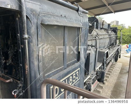 這是東京北區王子飛鳥山主題樂園內D51型機車的尾部照片，該主題樂園毗鄰王子站。 136496958