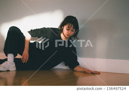 dancing, females, female 136497524