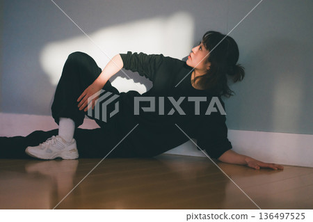 dancing, females, female 136497525