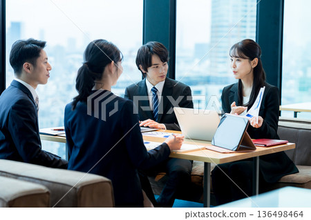 商務人士見面 136498464