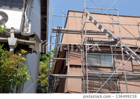 建築鷹架、外牆更換、金屬板材、鍍錫鐵皮噴漆工程 建築鷹架、外牆更換、金屬板材、鍍錫鐵皮噴漆工程 136499238