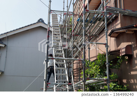 Construction scaffolding, exterior wall replacement, metal sheeting, tinplate painting work Construction scaffolding, exterior wall replacement, metal sheeting, tinplate painting work 136499240
