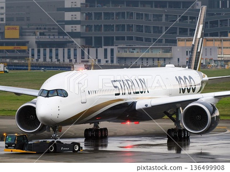 星宇A350-1000飛機準備起飛 星宇A350-1000飛機準備起飛 136499908