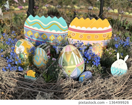 Bird nest Easter egg decorations celebrating spring; a gorgeous garden display decorated with nemophila and daisies Bird nest Easter egg decorations celebrating spring; a gorgeous garden display decorated with nemophila and daisies 136499926