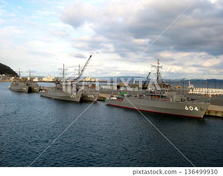 2012年10月11日,久里濱港掃雷艦江之島、高島、平島、宮島、愛島等待艦隊檢閱 2012年10月11日,久里濱港掃雷艦江之島、高島、平島、宮島、愛島等待艦隊檢閱 136499930