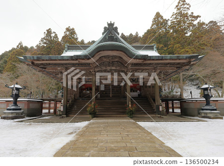 An extra sacred place on the Shikoku Pilgrimage. The main hall of Hashikuraji Temple, the 15th temple of the Shikoku Special Twenty Sacred Sites 136500234