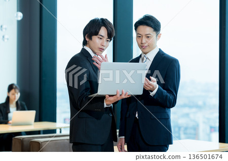 會見商界人士 136501674