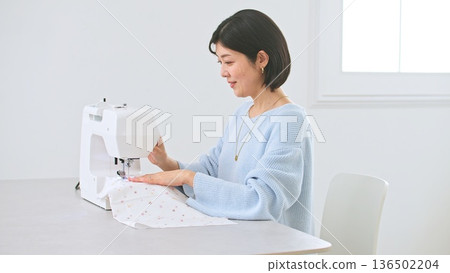 Sewing machine woman image Sewing machine woman image 136502204