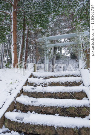 Snow-covered Ishiza Shrine Snow-covered Ishiza Shrine 136502784