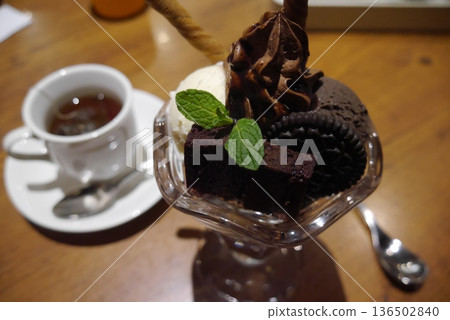 Chocolate-filled parfait Chocolate-filled parfait 136502840