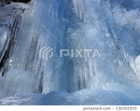 Icefall at the beginning of spring (20260204111946) 136502970
