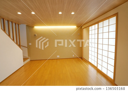 Beautiful Japanese-style living room in a newly built house 136503168
