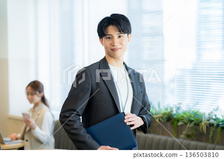 Business people working in the office 136503810
