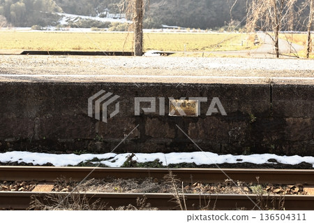 下雪的軌道 136504311
