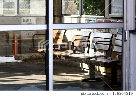 Train station waiting room Train station waiting room 136504519
