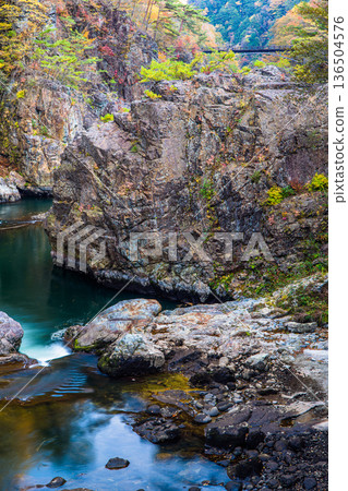 [Tochigi Prefecture_Ryuokyo] When you get off the station, you will find the park of yellow leaves, rocks and water, Ryuokyo 136504576