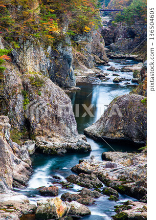 [Tochigi Prefecture_Ryuokyo] When you get off the station, you will find the park of yellow leaves, rocks and water, Ryuokyo 136504605