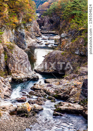 [Tochigi Prefecture_Ryuokyo] When you get off the station, you will find the park of yellow leaves, rocks and water, Ryuokyo 136504624