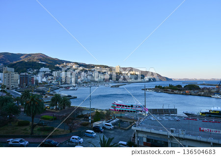 熱海海岸的傍晚景色 熱海海岸的傍晚景色 136504683