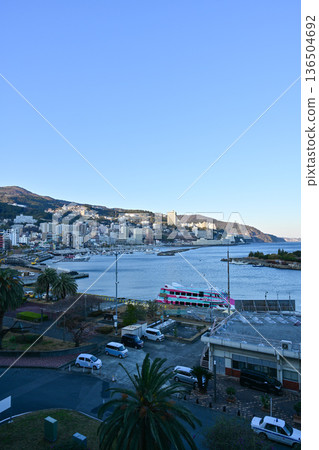 熱海海岸的傍晚景色 136504692