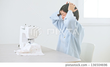 Sewing machine woman image Sewing machine woman image 136504696