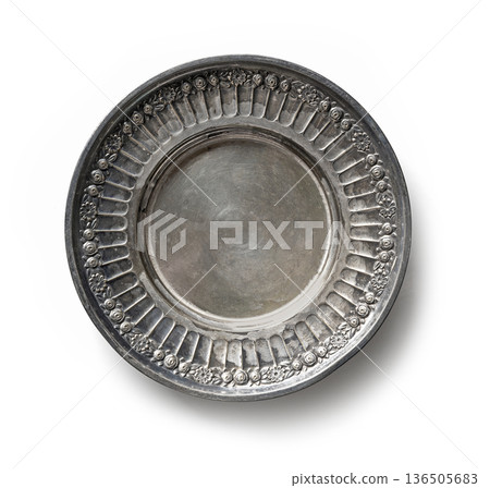 empty old metal silver plate 136505683