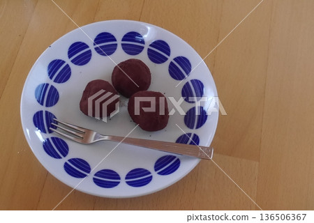 一口大小的巧克力大福 136506367
