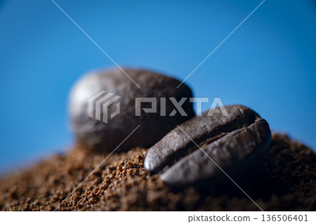 Fresh coffee beans 136506401