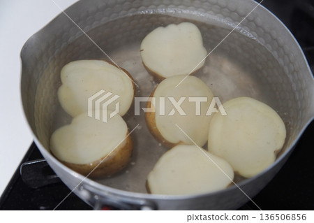 Boiling potatoes with cuts 136506856