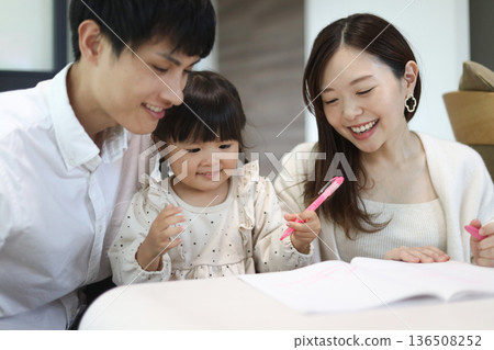 Parent and child to draw 136508252